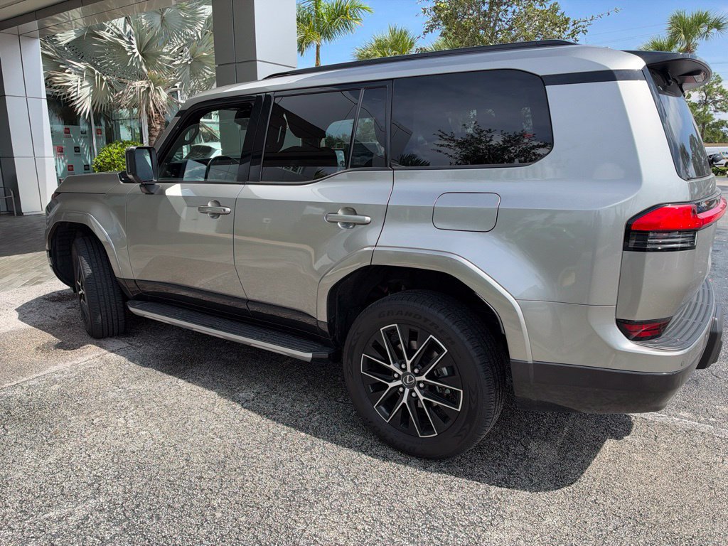 Used 2024 Lexus GX 550 w/ Cold Area Package AWD/4WD image 4