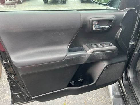 Used 2021 Toyota Tacoma TRD Sport AWD/4WD image 6