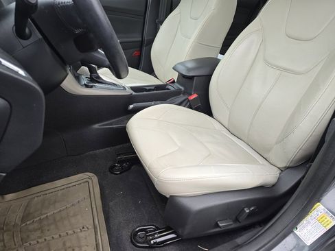 Used 2017 Ford Focus Titanium image 19