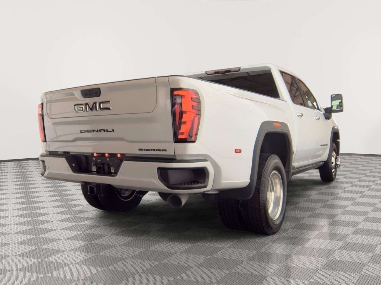 Used 2026 GMC Sierra 3500 Denali Ultimate w/ LPO, Black Badging Package AWD/4WD image 2