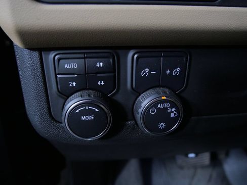 Used 2023 Chevrolet Tahoe Premier AWD/4WD image 16