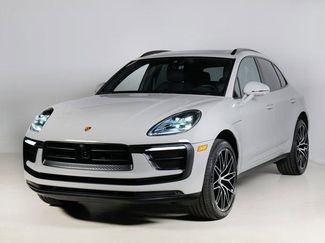 Used 2023 Porsche Macan video 1