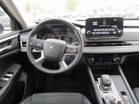 Used 2024 Mitsubishi Outlander SE image 27
