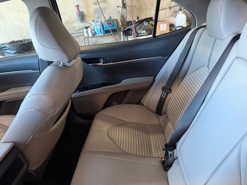 Used 2018 Toyota Camry SE w/ Moonroof Package FWD image 33