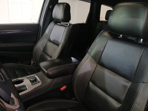 Used 2017 Jeep Grand Cherokee Limited AWD/4WD image 16
