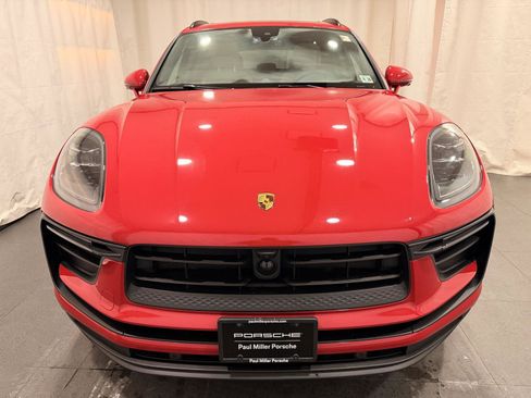 Certified 2025 Porsche Macan image 6