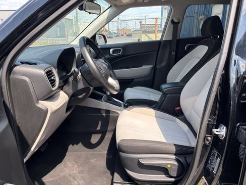 Used 2026 Hyundai Venue SEL FWD image 21
