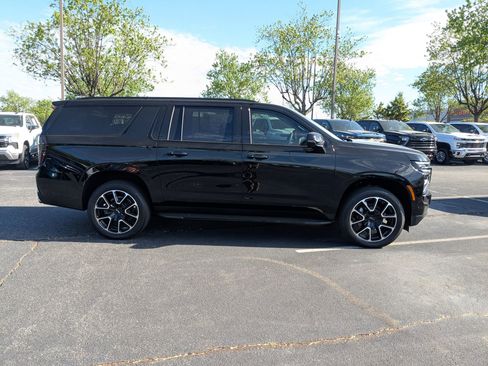 New 2026 Chevrolet Suburban RST w/ RST Capability Package AWD/4WD image 10