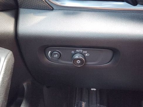 Used 2023 Chevrolet Traverse Premier FWD image 23