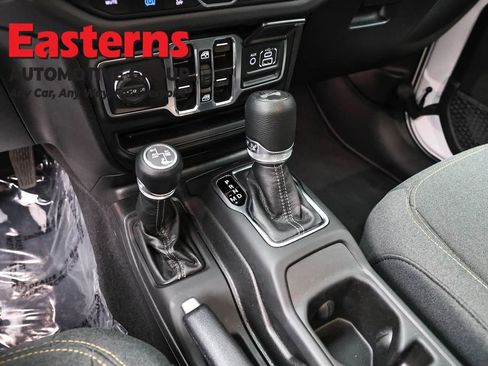 Used 2025 Jeep Wrangler Unlimited Sahara image 13