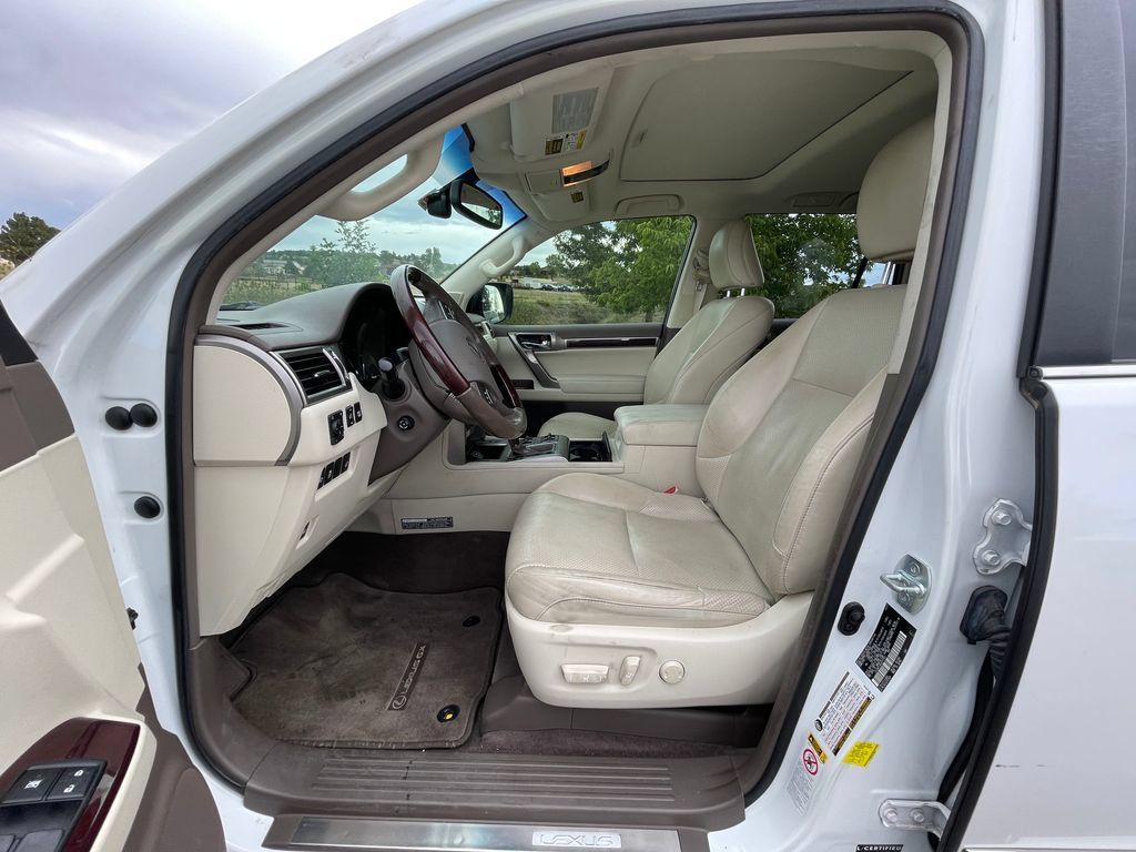 Used 2018 Lexus GX 460 Luxury AWD/4WD image 3