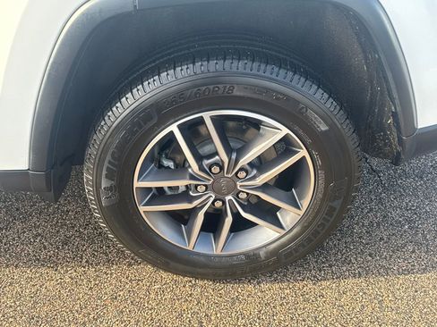 Used 2021 Jeep Grand Cherokee Limited image 42