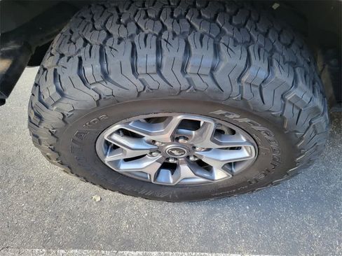 Used 2025 Ford Bronco Badlands image 2