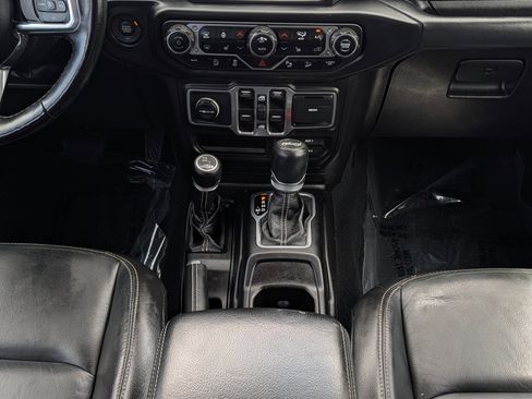 Used 2018 Jeep Wrangler Unlimited Sahara AWD/4WD image 19