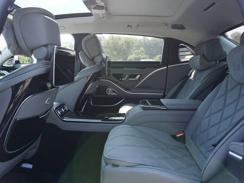 Certified 2023 Mercedes-Benz Maybach S 680 4MATIC image 43