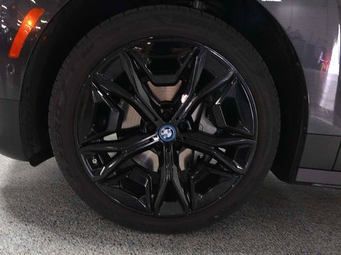 Used 2024 BMW iX xDrive50 w/ Premium Package AWD/4WD image 5