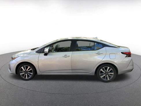 Used 2025 Nissan Versa SV image 4