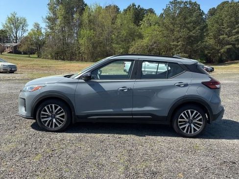 Used 2023 Nissan Kicks SR w/ SR Premium Package image 2