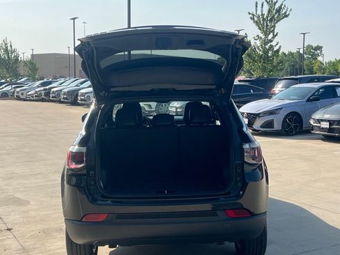 Used 2023 Jeep Compass Latitude AWD/4WD image 33