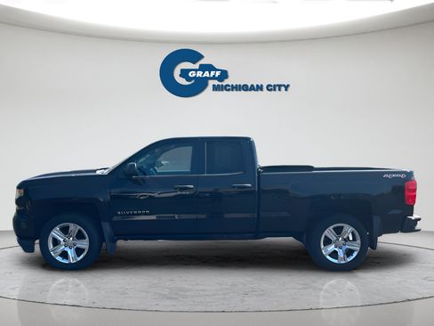 Used 2016 Chevrolet Silverado 1500 Custom w/ Custom Convenience Package AWD/4WD image 2