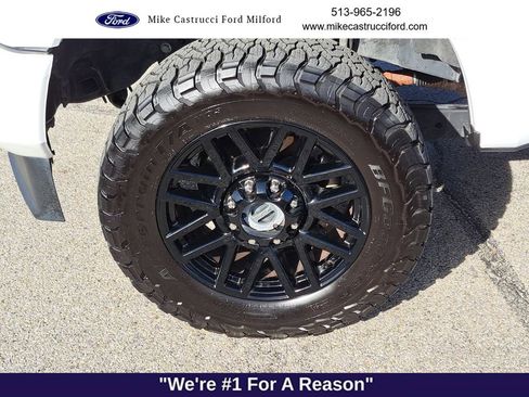 Used 2022 Ford F250 Lariat w/ Black Appearance Package image 9