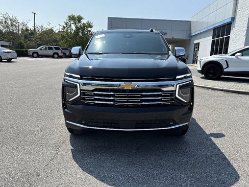 New 2025 Chevrolet Suburban Premier RWD image 8