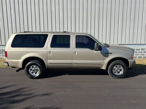 Used 2004 Ford Excursion Limited AWD/4WD image 3