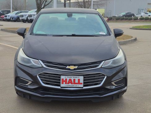 Used 2017 Chevrolet Cruze Premier image 2