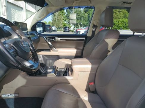 Used 2022 Lexus GX 460 Luxury w/ Accessory Package AWD/4WD image 18