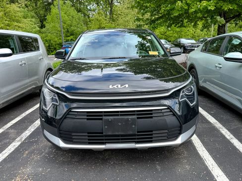 Certified 2023 Kia Niro LX FWD image 2