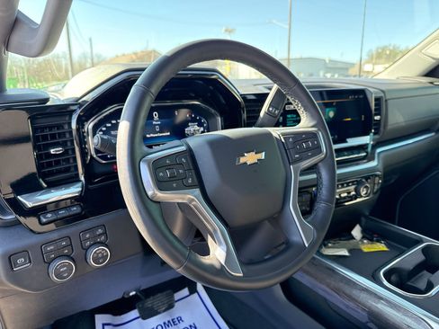 Used 2025 Chevrolet Silverado 3500 LTZ w/ LTZ Convenience Package AWD/4WD image 11