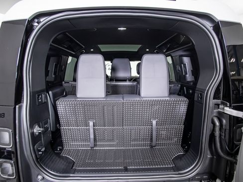 Used 2026 Land Rover Defender 110 X-Dynamic SE AWD/4WD image 8