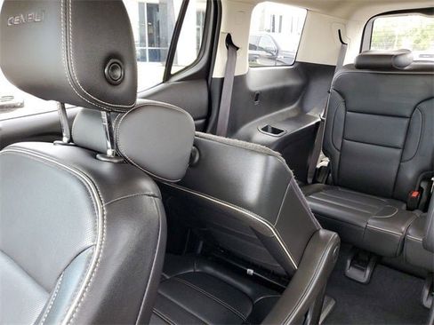 Used 2021 GMC Acadia Denali w/ Denali Technology Package image 58