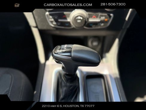 Used 2019 Dodge Charger SXT RWD image 15