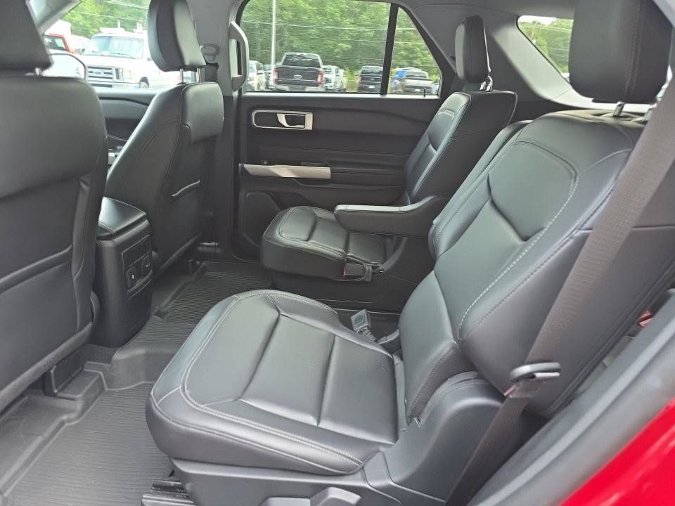 Used 2023 Ford Explorer XLT w/ Equipment Group 202A AWD/4WD image 3