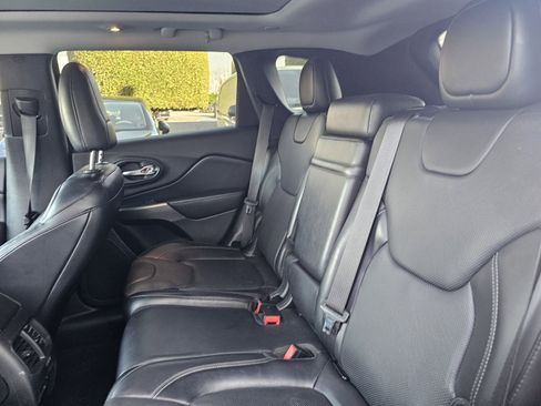 Used 2019 Jeep Cherokee Limited w/ Luxury Group image 8