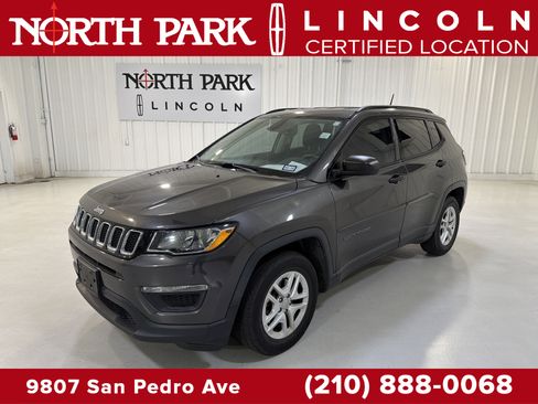Used 2018 Jeep Compass Sport image 1