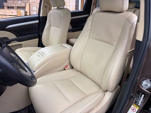 Used 2017 Toyota Highlander XLE image 20