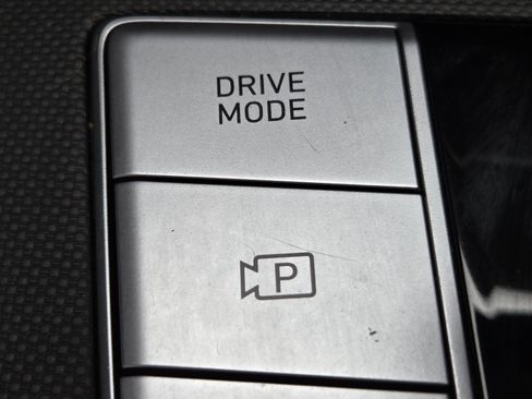 Used 2022 Hyundai Elantra Limited FWD image 12