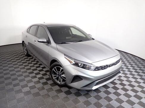 Used 2023 Kia Forte LXS w/ LXS Technology Package FWD image 5