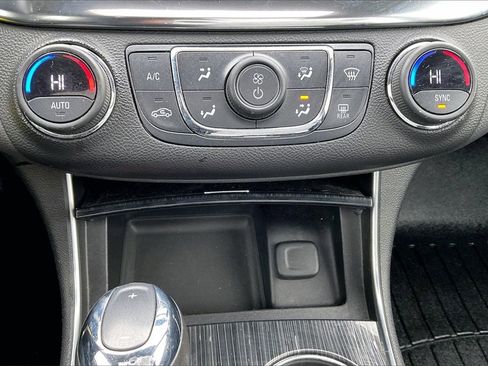 Used 2016 Chevrolet Impala LT w/ Convenience Package image 18