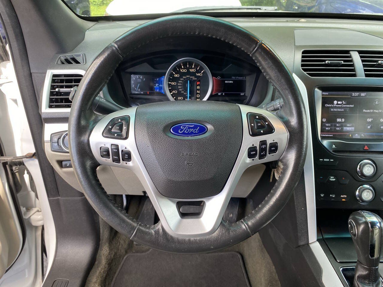 Used 2015 Ford Explorer XLT w/ Equipment Group 202A AWD/4WD image 17