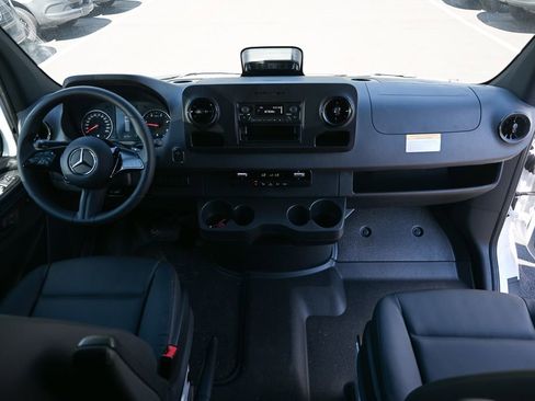 Used 2025 Mercedes-Benz Sprinter 2500 image 17
