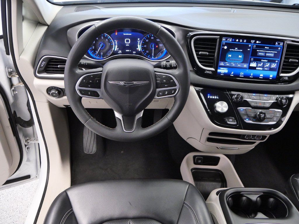 Certified 2023 Chrysler Pacifica Touring-L FWD image 19