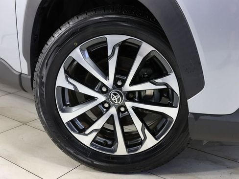 Used 2022 Toyota Corolla Cross XLE FWD image 12