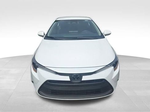 Used 2025 Toyota Corolla LE FWD image 8