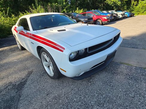 Used 2014 Dodge Challenger R/T RWD image 11