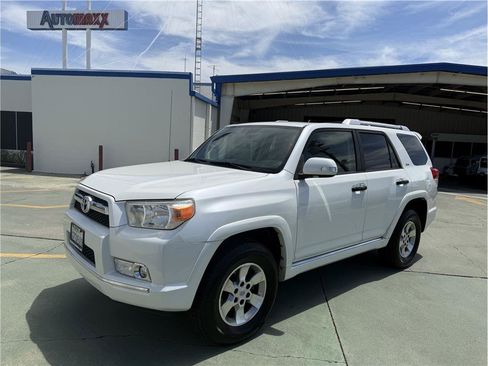 Used 2013 Toyota 4Runner SR5 w/ Convenience Pkg AWD/4WD image 2