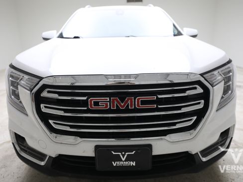 Used 2024 GMC Terrain SLT AWD/4WD image 7