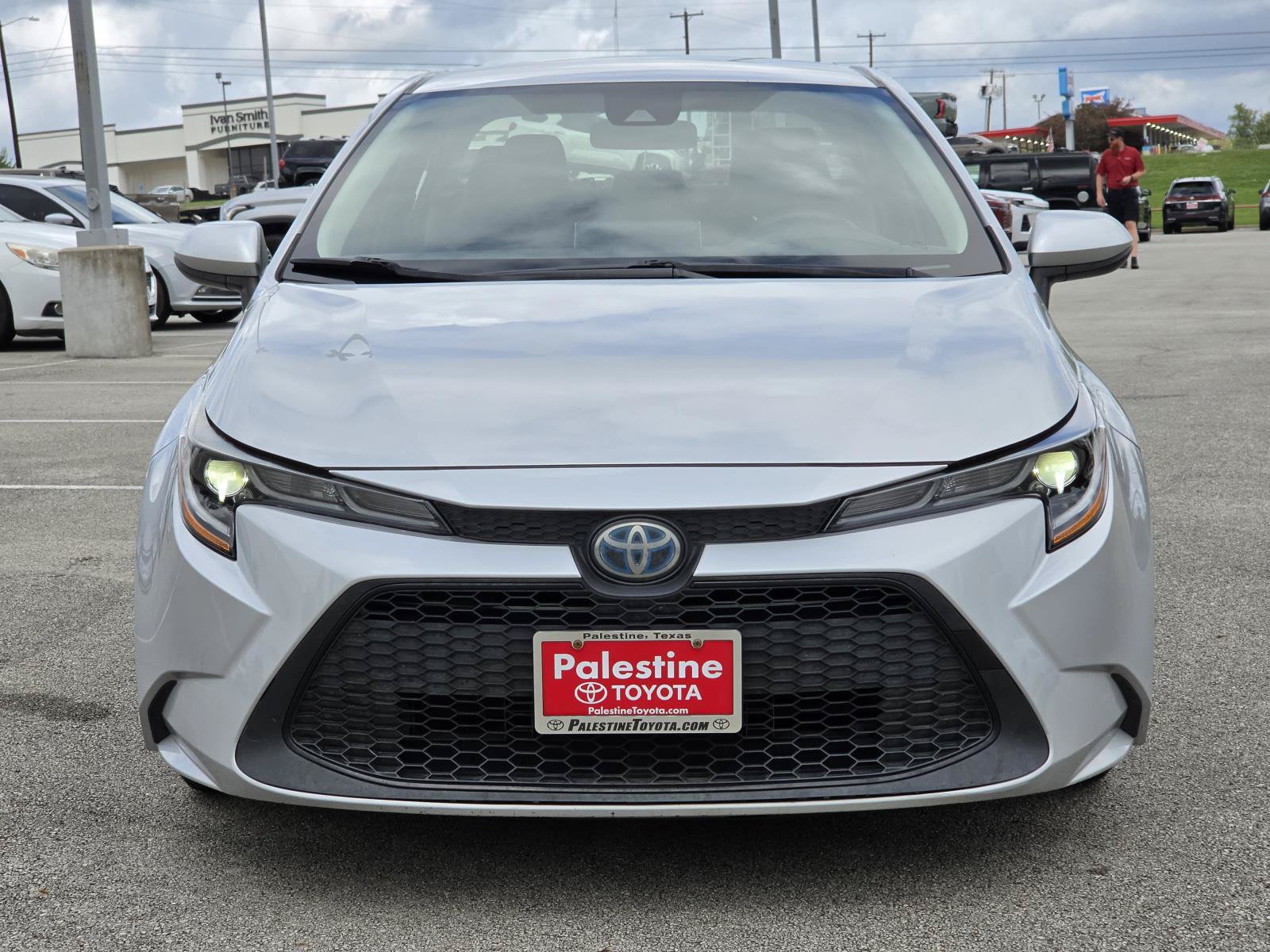 Used 2020 Toyota Corolla LE FWD image 2